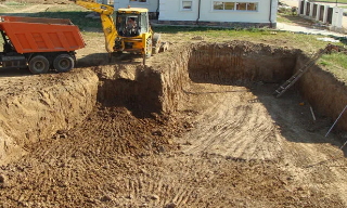 Рытье котлованов под фундамент в Людиново – цена от 2572 руб. за м3 | 2Землекопа-Люд